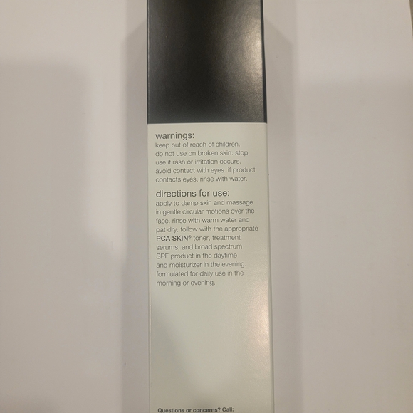 PCA Skin Daily Exfoliant Cleanser - Black and White - Picture 4 of 6